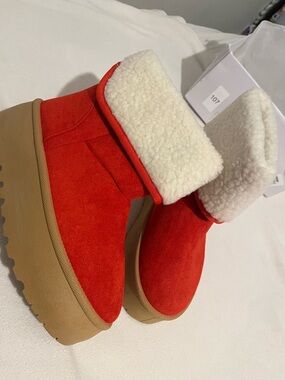CoZzy Girl Women’s Red Sherpa-Lined Platform Winter Boots